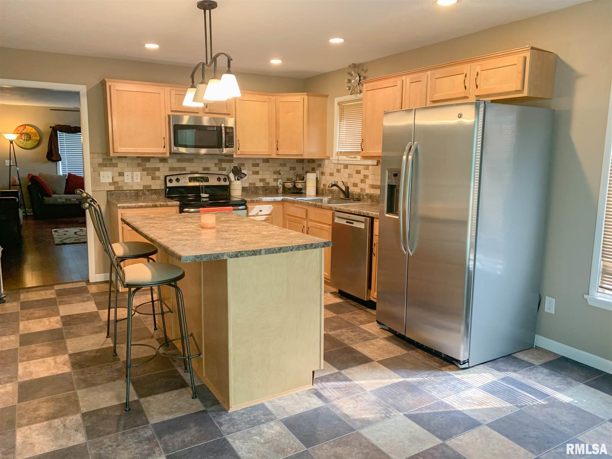 28 Country Place Springfield, IL 62703 - Photo 10 of 29