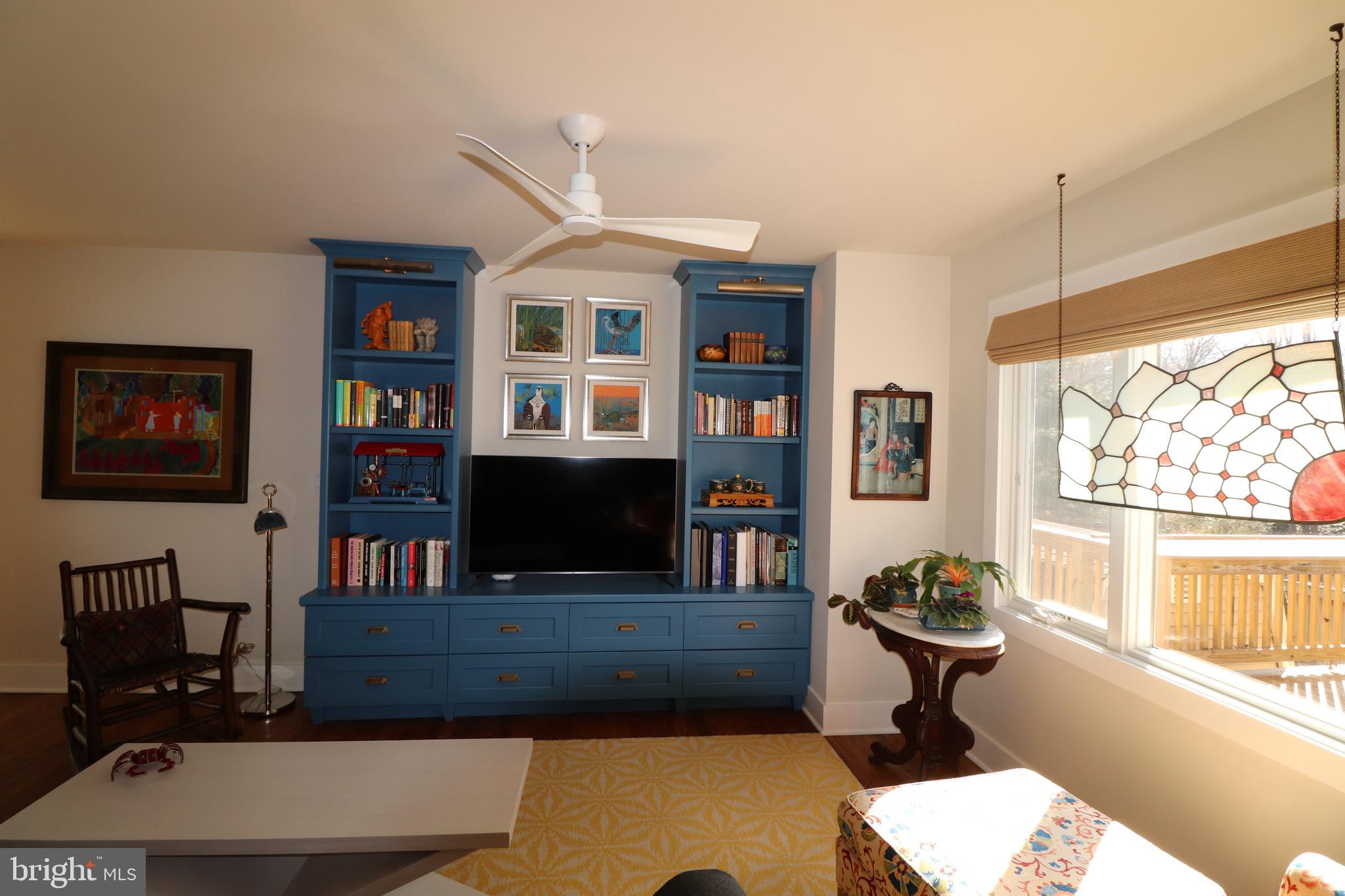 1400 Ritchie Court Annapolis, MD 21401 - Photo 43 of 58 Living Room w/Custom Built-ins