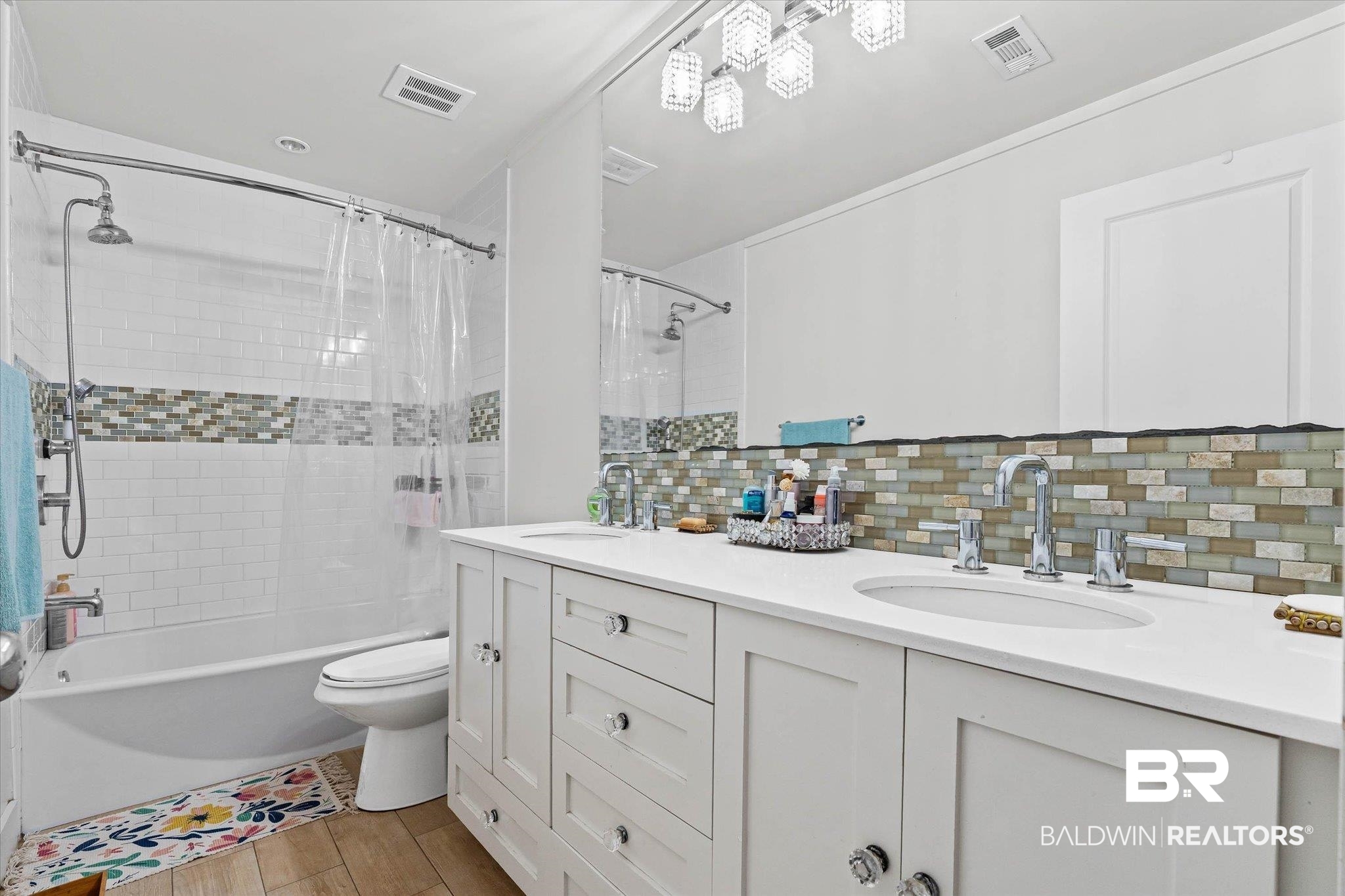 20604 Hadley Road Foley, AL 36535 - Photo 13 of 33 Full Guest Bath