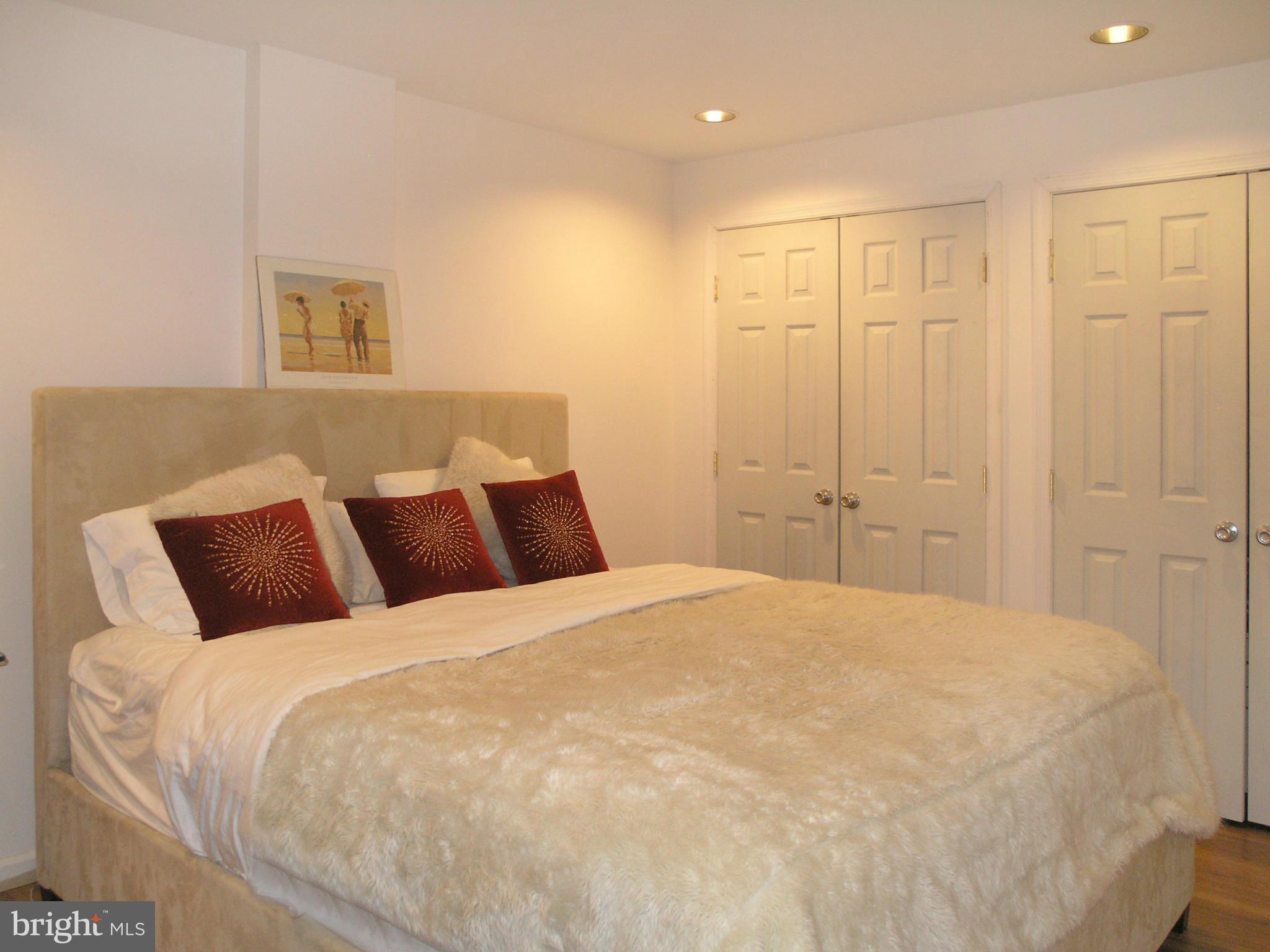 47611 Rhyolite Place Sterling, VA 20165 - Photo 20 of 29 a large white bed in a white room