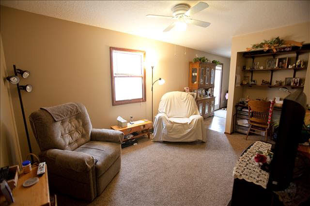 8850 Douglas Road Temperance, MI 48182 - Photo 7 of 17 20396136-6.JPG