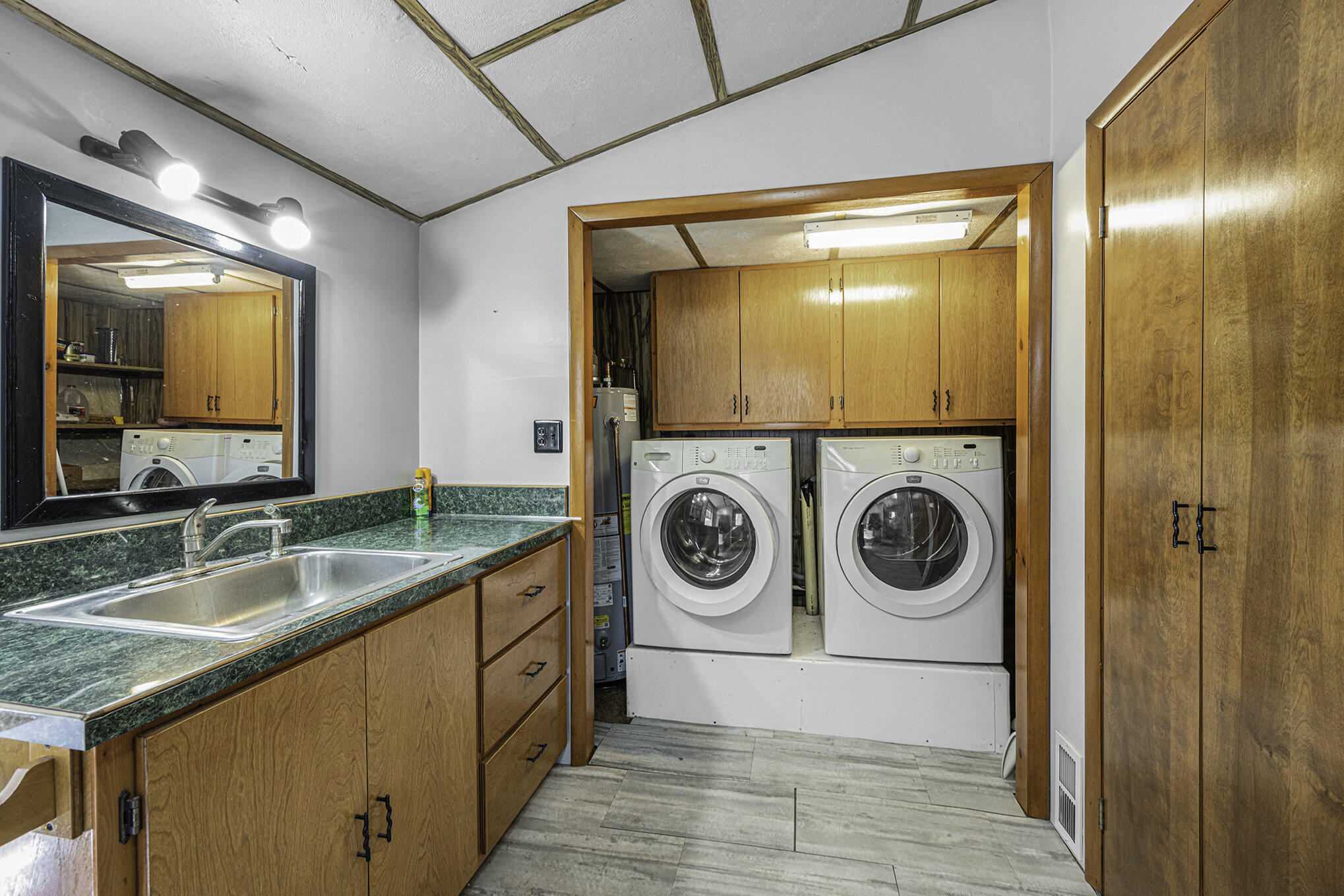 3495 North Whitehall Road Muskegon, MI 49445 - Photo 18 of 26 008_3495whitehallrd_25