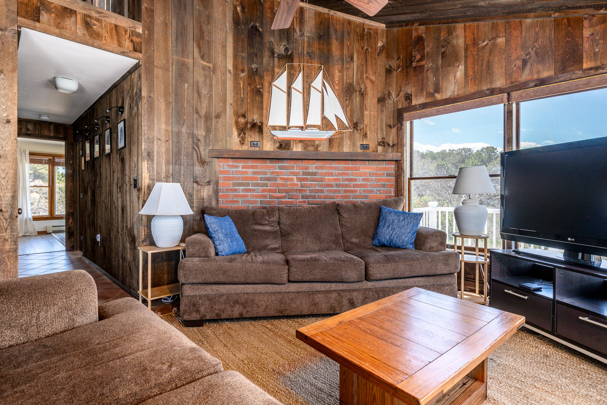 1005 3rd Avenue Wellfleet, MA 02667 - Photo 18 of 48 livroom2