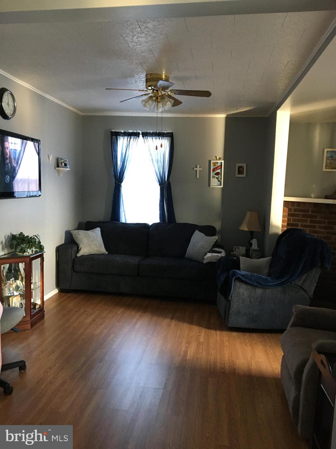 8028 Fort Smallwood Road Baltimore, MD 21226 - Photo 8 of 20 Living Room