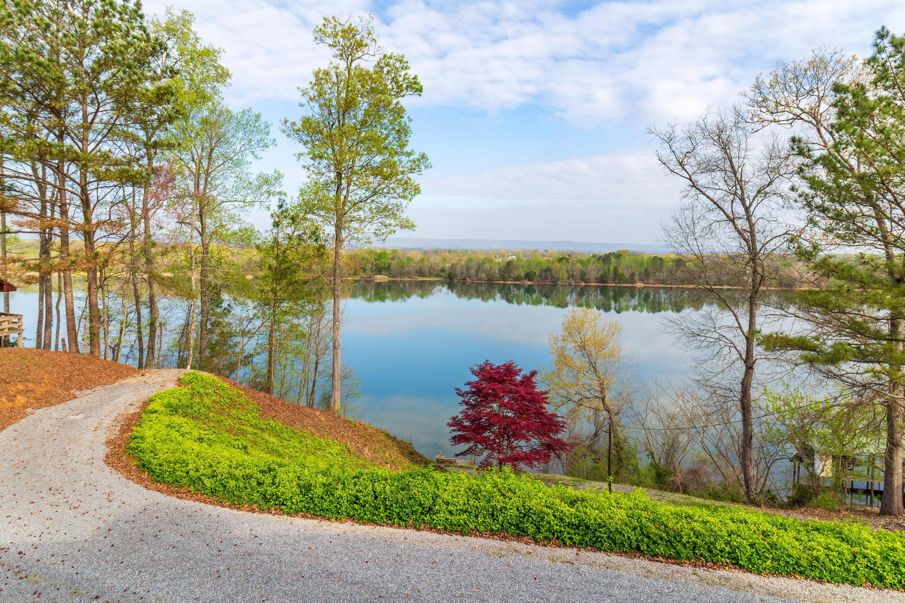 325 Russell Lane Decatur, TN 37322 - Photo 3 of 36 2