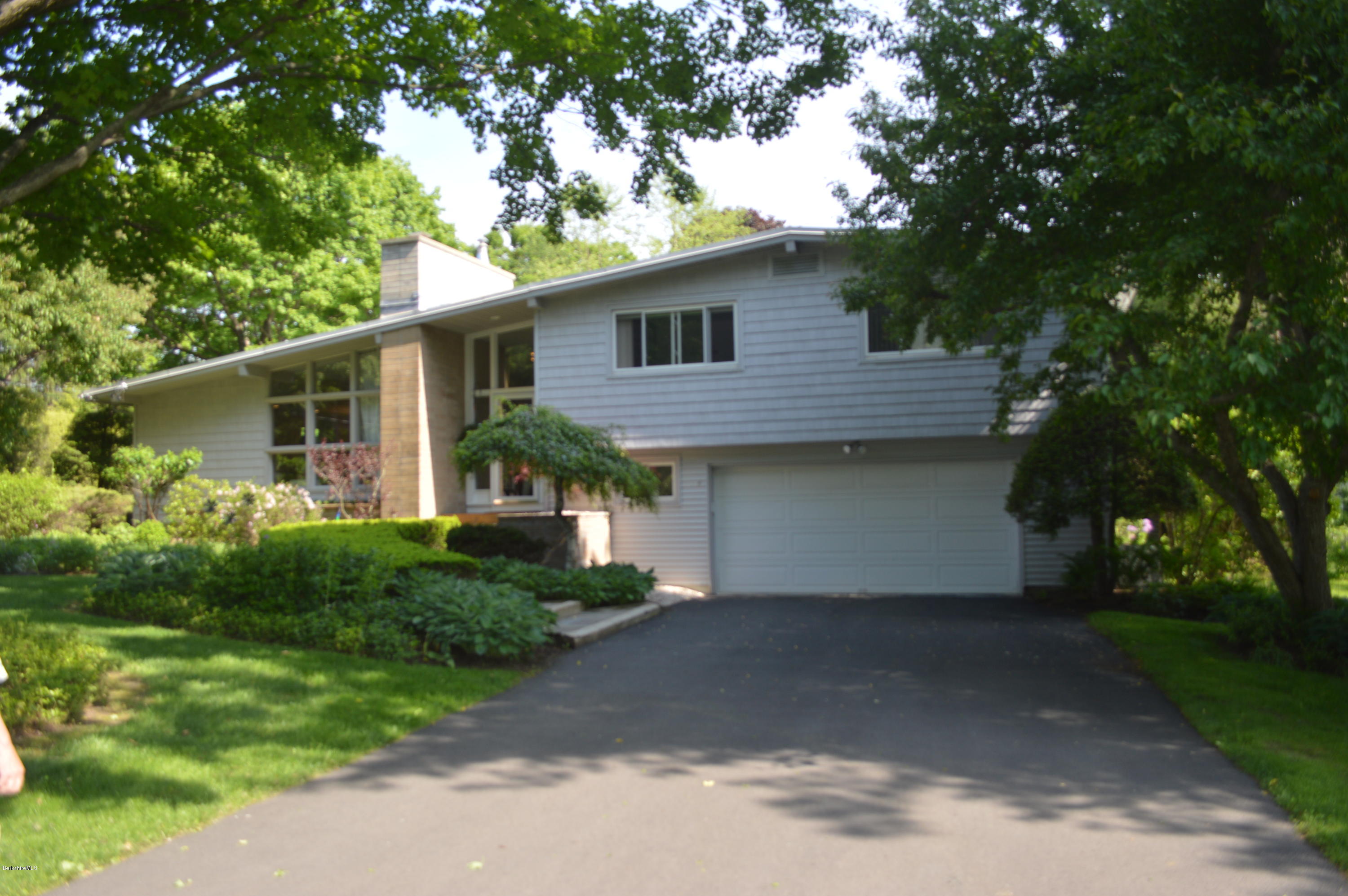 140 South Mountain Road Pittsfield, MA 01201 - Photo 1 of 20 DSC_0930