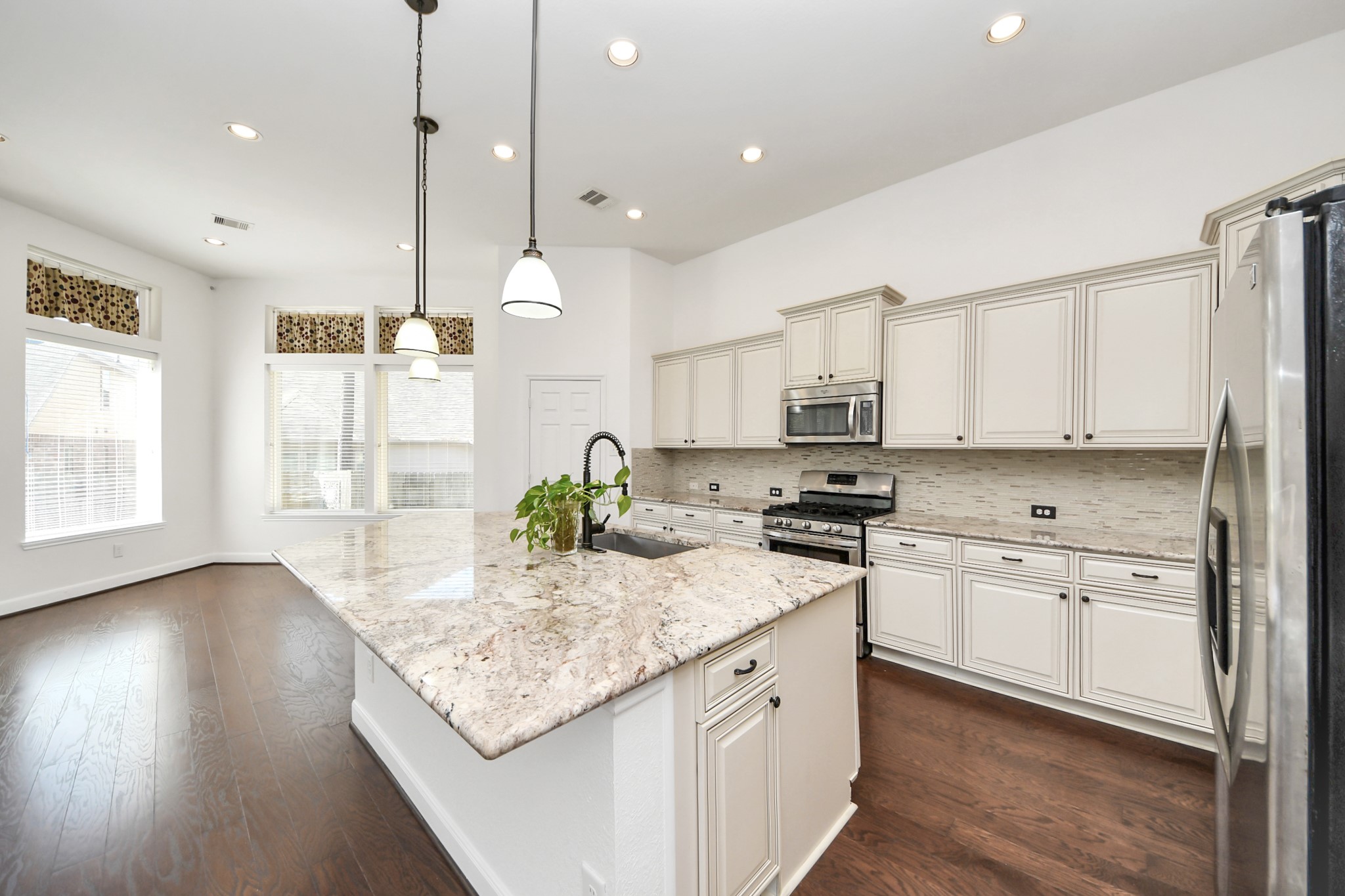 1947 Parnevik Place Conroe, TX 77304 - Photo 9 of 37