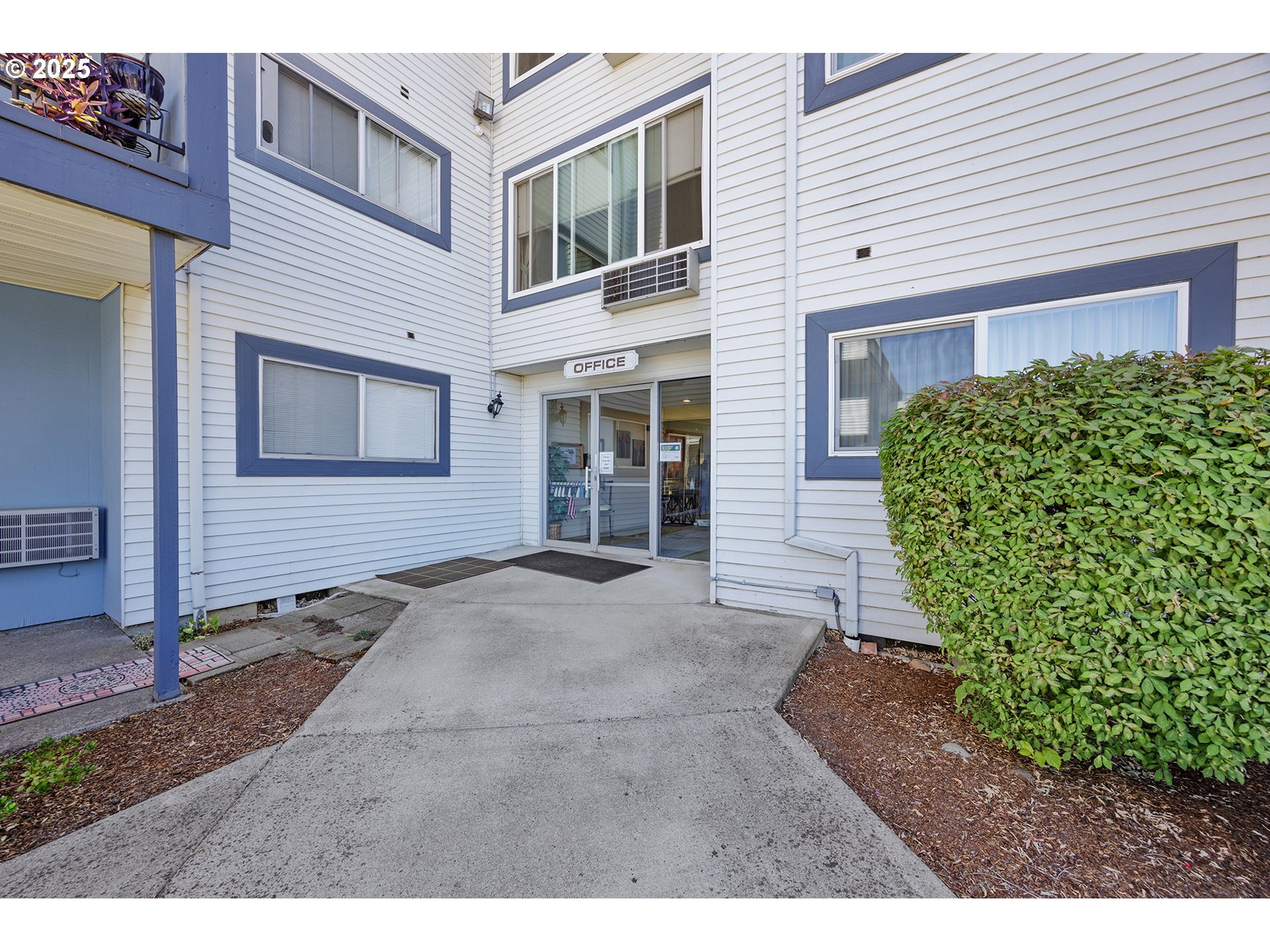 950 Evergreen Road, Unit 306 Woodburn, OR 97071 - Photo 2 of 30 Gallery Image 2