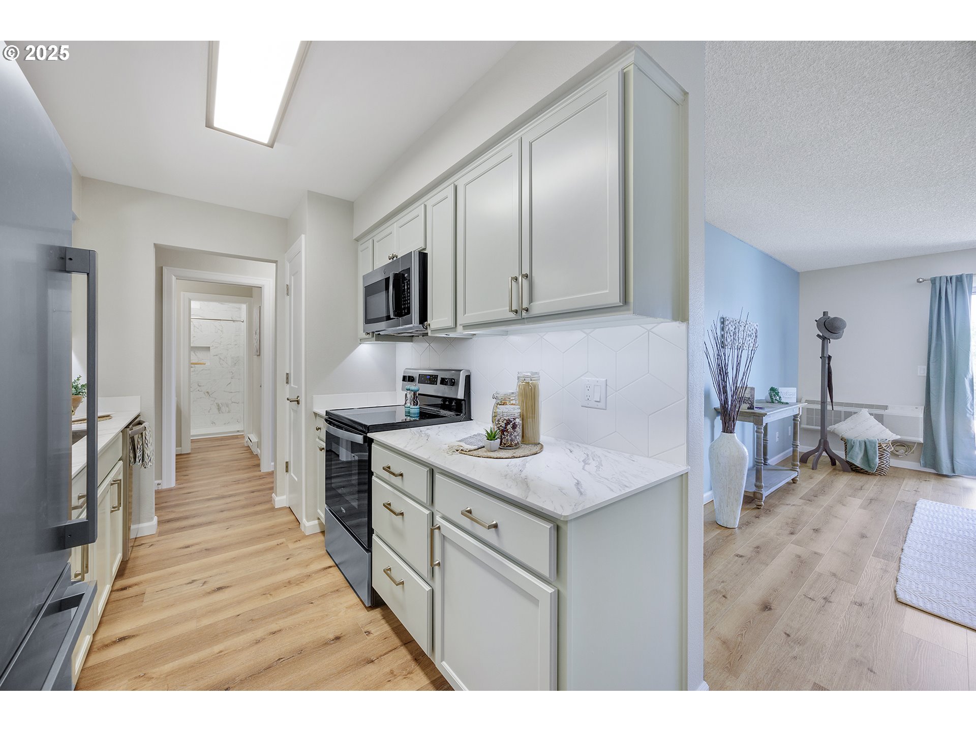 950 Evergreen Road, Unit 306 Woodburn, OR 97071 - Photo 4 of 30 Gallery Image 4