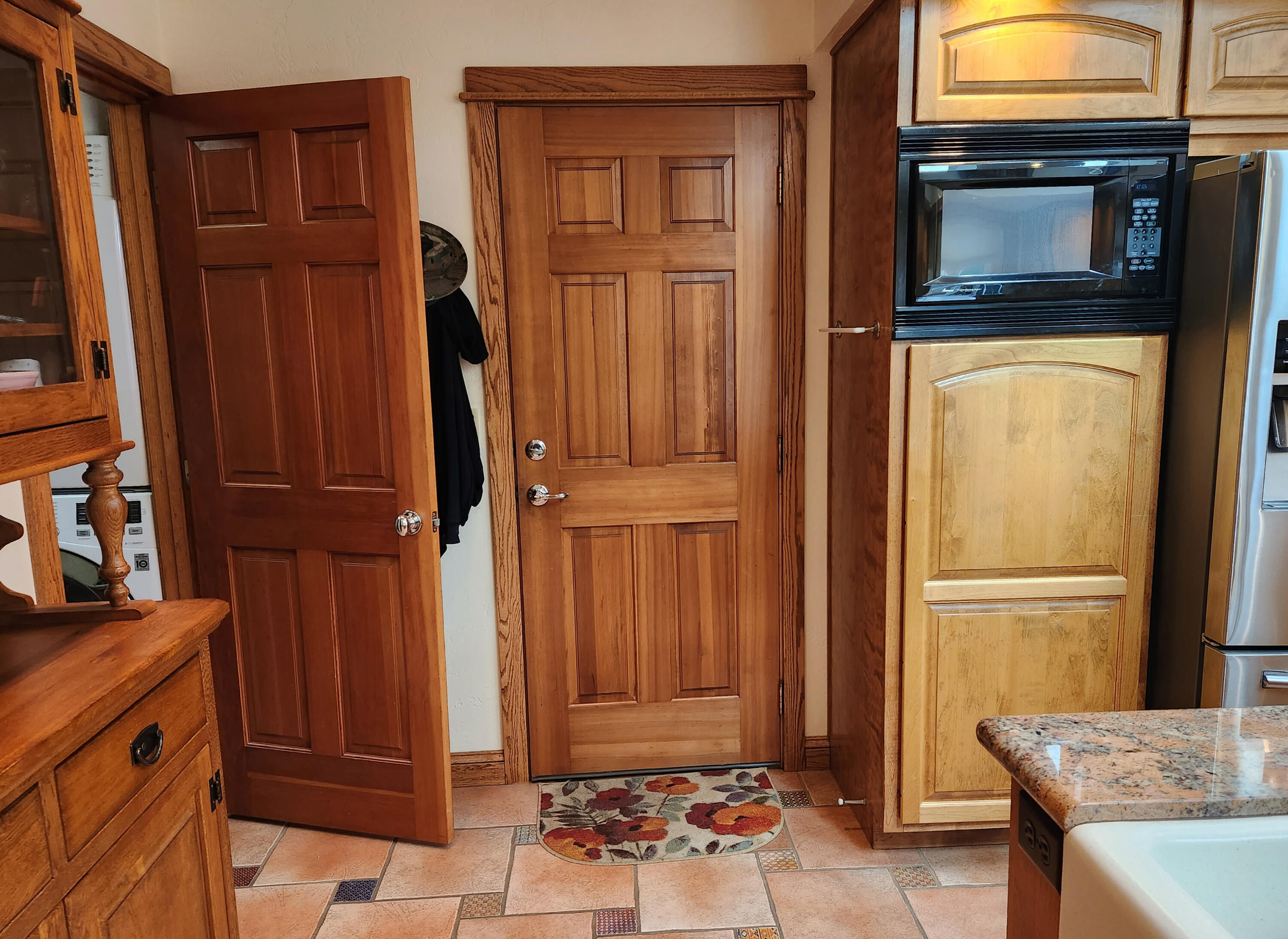 6554 Pioneer Road Medford, OR 97501 - Photo 13 of 50 Door to laundry room & door to garage