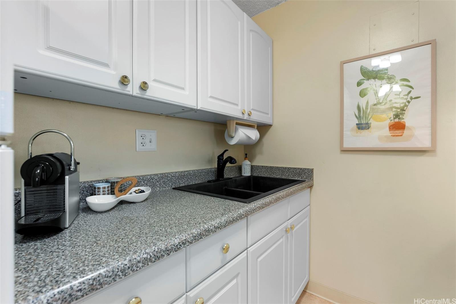 98-1038 Moanalua Road, Unit 1502 Aiea, HI 96701 - Photo 11 of 20 a kitchen with sink and cabinets