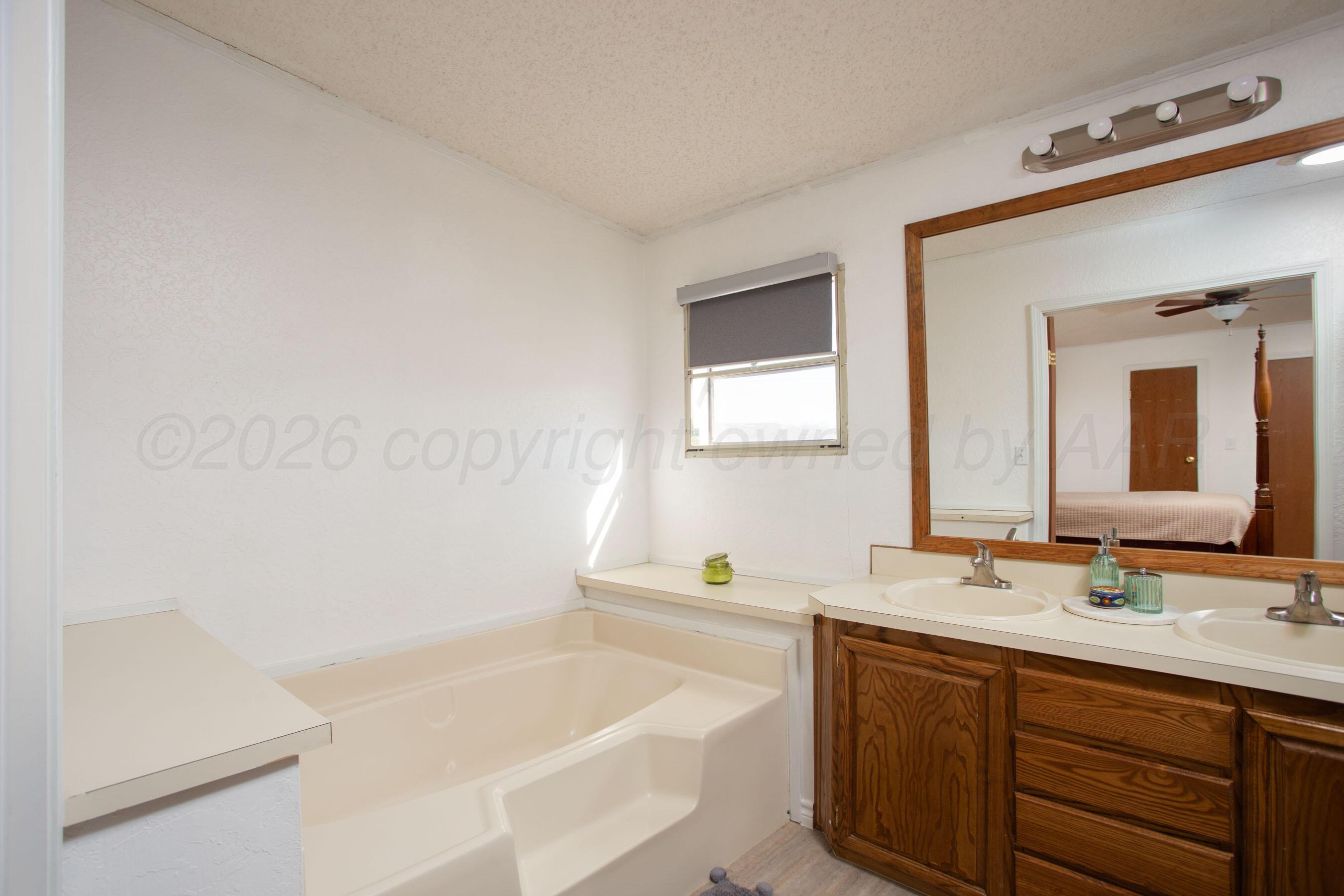 8300 Arlie Road Amarillo, TX 79108 - Photo 16 of 44 8300 Arlie - Primary Bath - 2