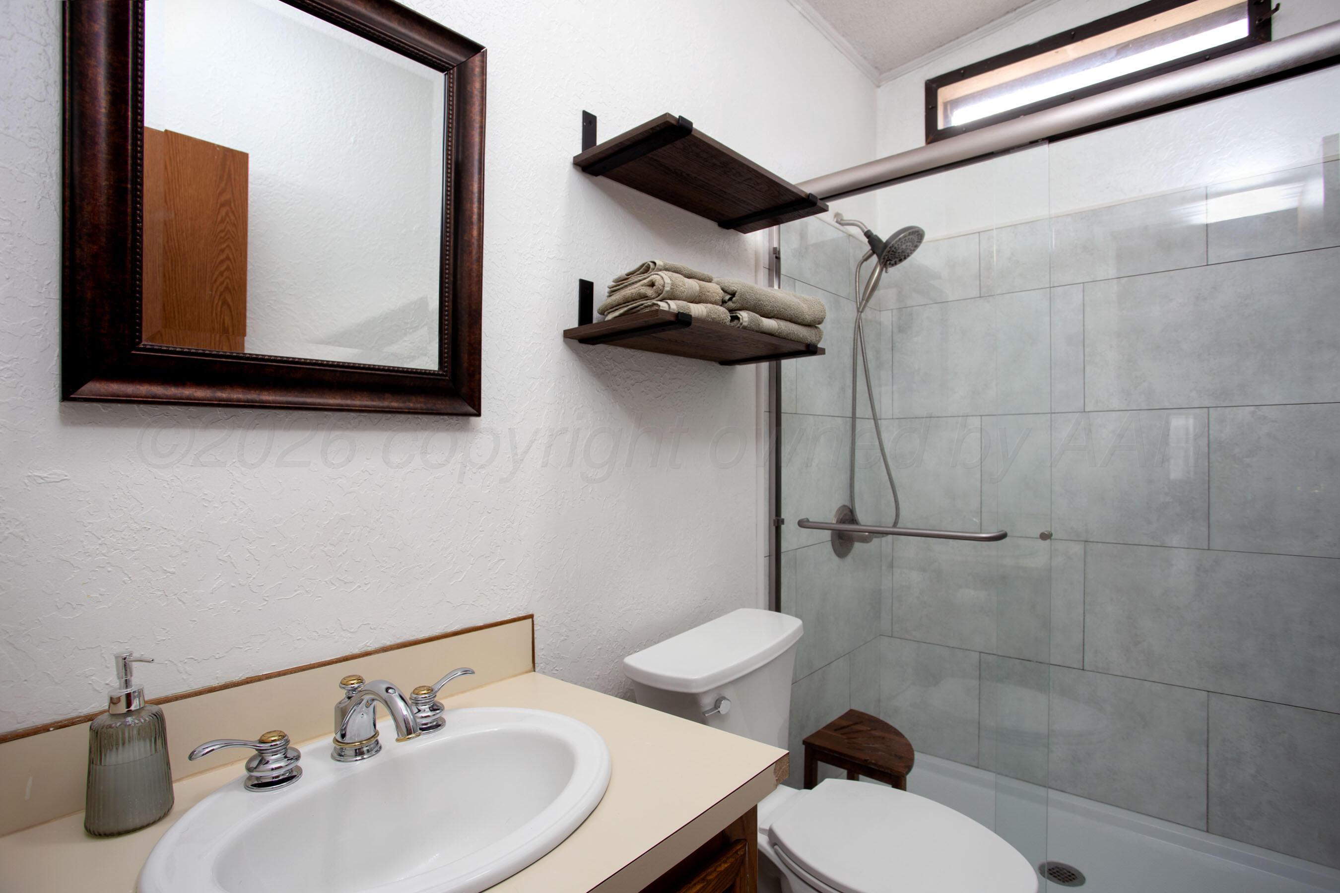 8300 Arlie Road Amarillo, TX 79108 - Photo 19 of 44 8300 Arlie - Hall Bathroom