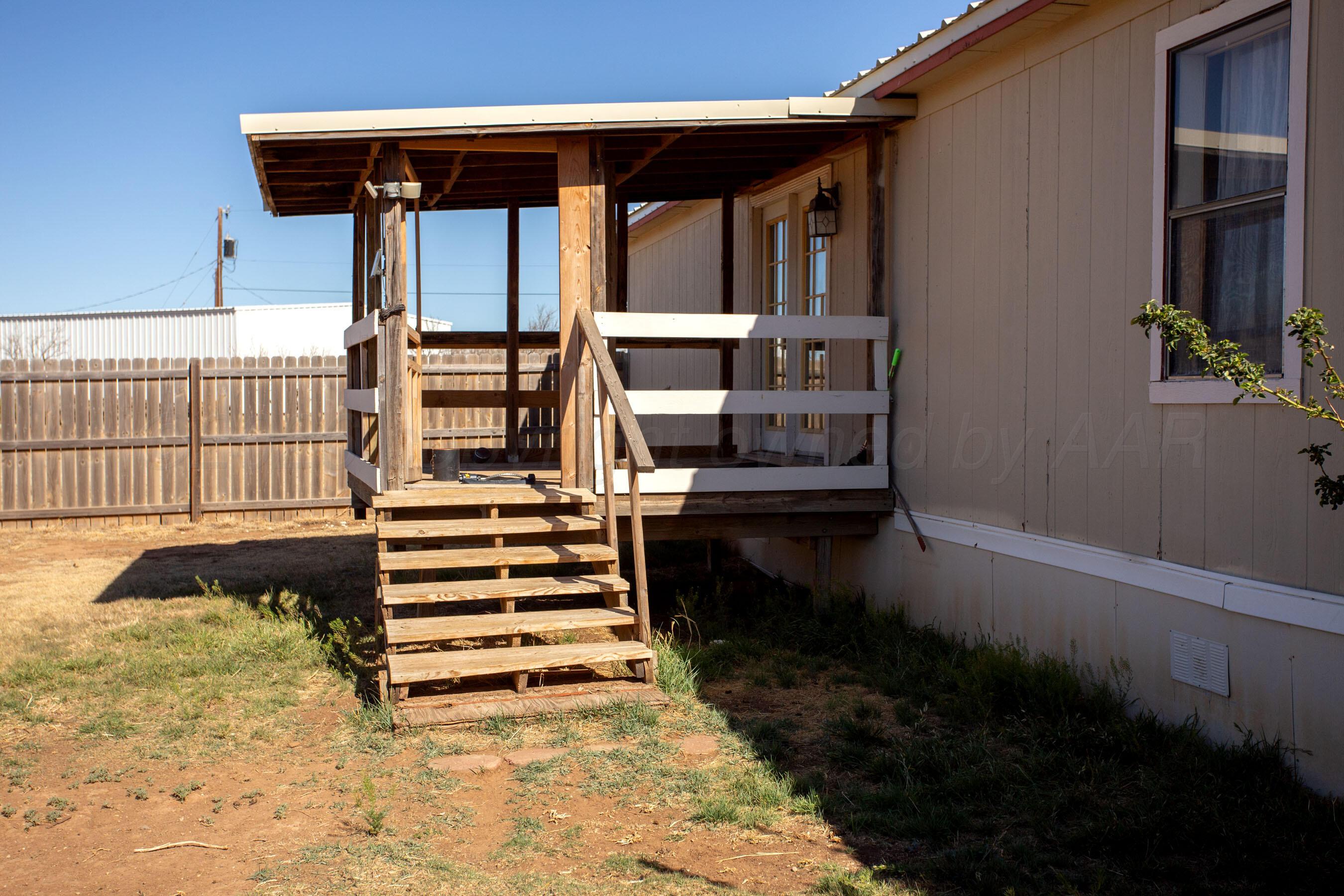 8300 Arlie Road Amarillo, TX 79108 - Photo 23 of 44 8300 Arlie - Backyard Deck