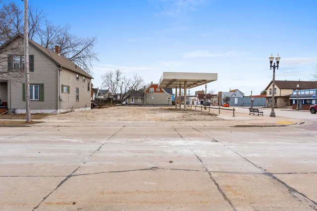 $104,900 | 2023 Washington Street, Two Rivers, WI 54241