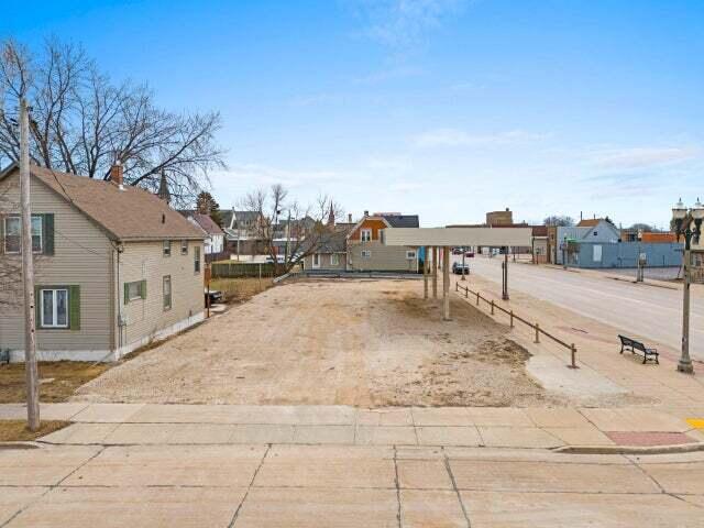 2023 Washington Street Two Rivers, WI 54241 - Photo 11 of 11 20250403164308024449000000-o