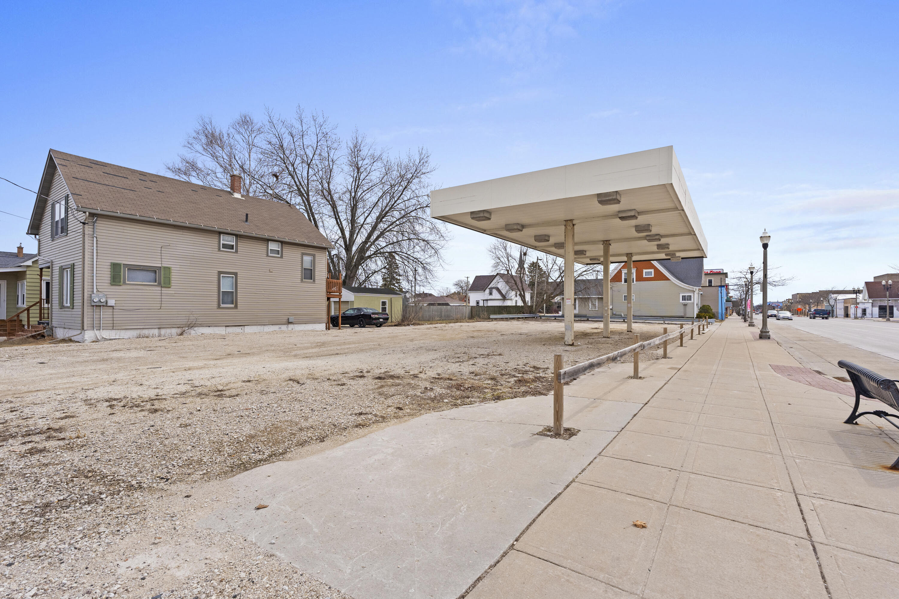 2023 Washington Street Two Rivers, WI 54241 - Photo 3 of 11 DSC09903.JPG-FULL