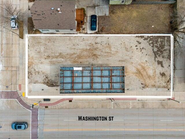 2023 Washington Street Two Rivers, WI 54241 - Photo 4 of 11 20250403164306979811000000-o