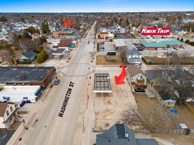 2023 Washington Street Two Rivers, WI 54241 - Photo 5 of 11 20250403164325866675000000-o