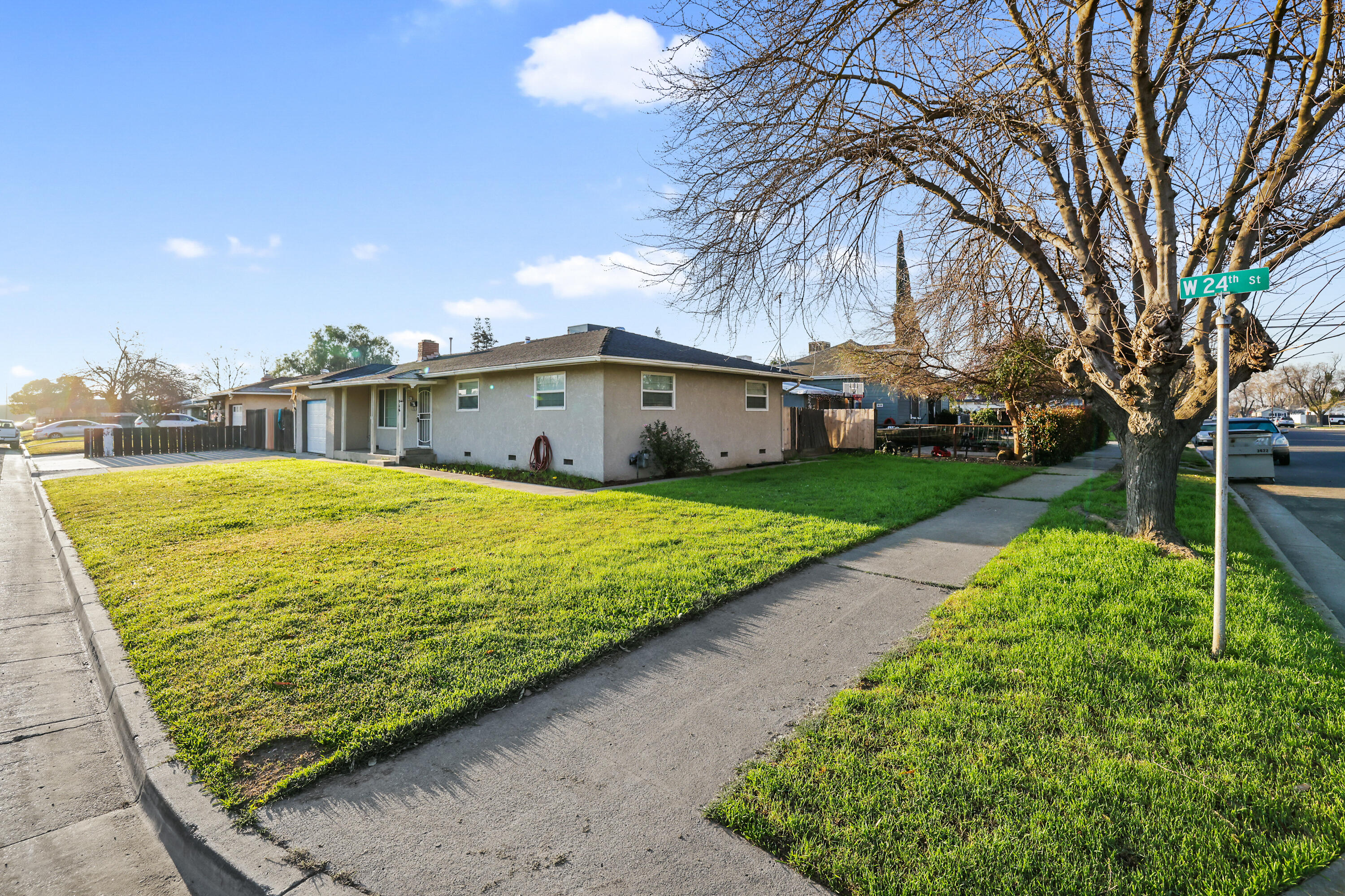 956 West 24th Street Merced, CA 95340 - Photo 2 of 25 D50A3098