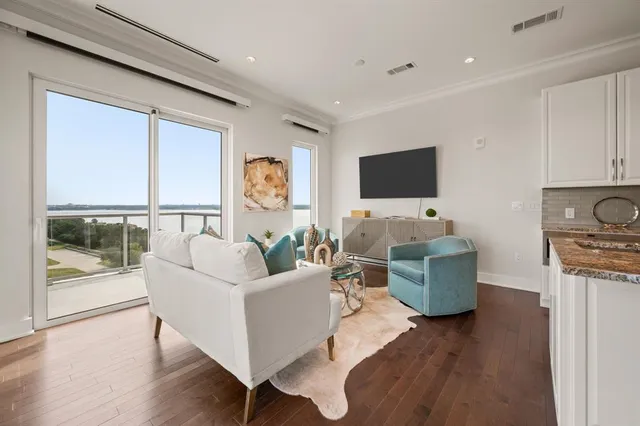 $1,000,000 | 2800 Lakeside Parkway, Unit 701, Flower Mound, TX 75022