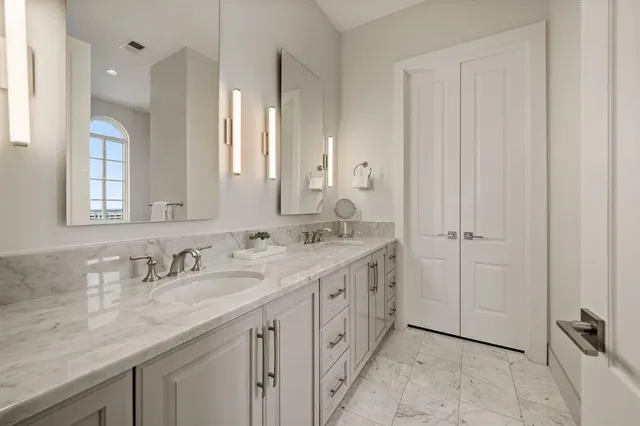 $1,000,000 | 2800 Lakeside Parkway, Unit 701, Flower Mound, TX 75022