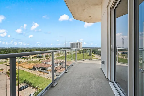 $1,000,000 | 2800 Lakeside Parkway, Unit 701, Flower Mound, TX 75022