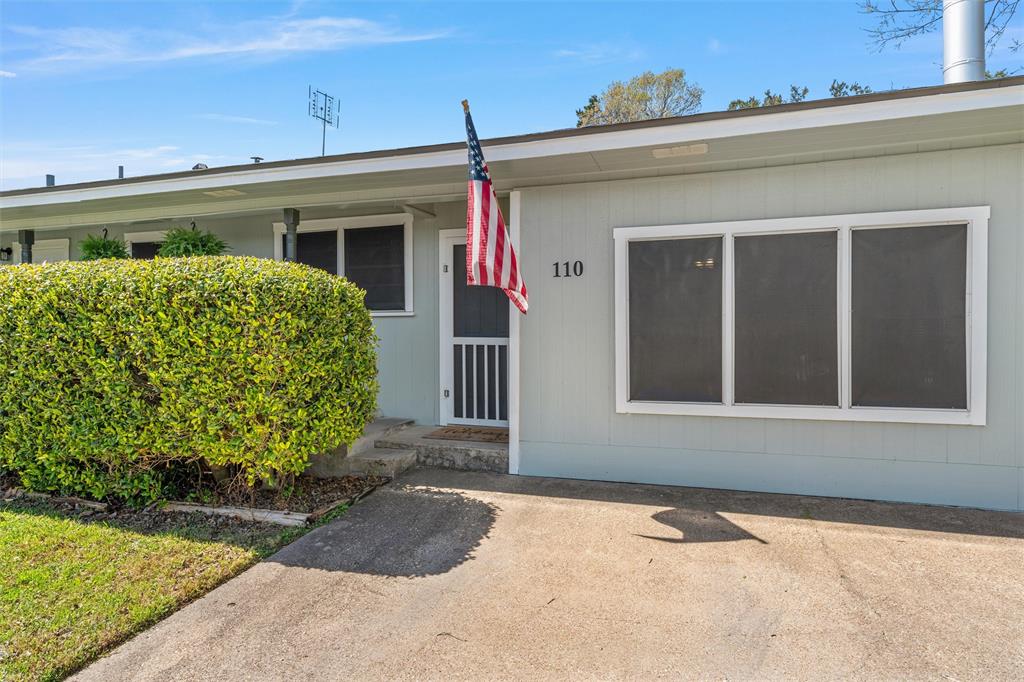 110 Butler Drive Valley Mills, TX 76689 - Photo 2 of 26 front view of a house
