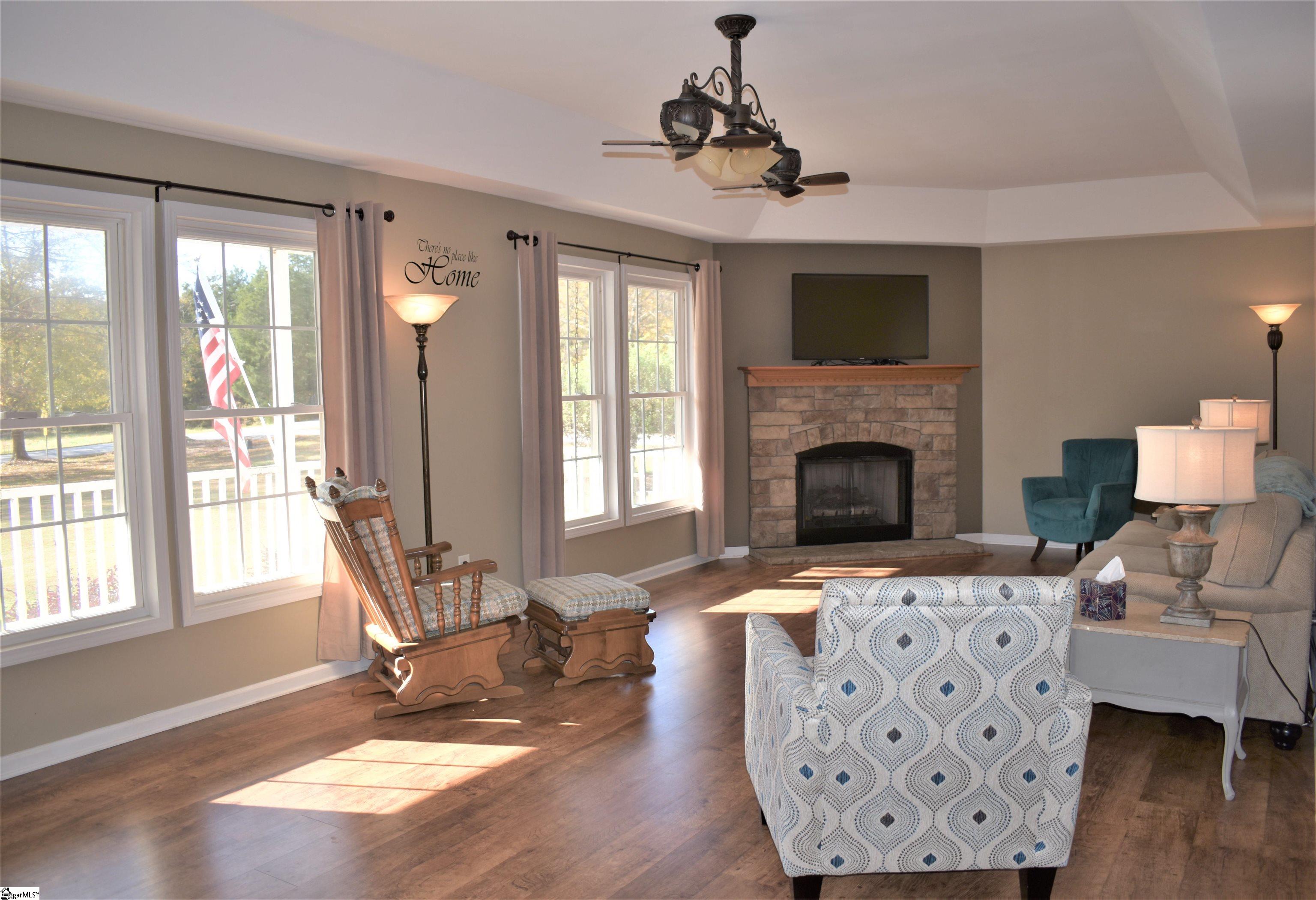 322 Sullivan Road Simpsonville, SC 29680 - Photo 4 of 32 Gallery Image 4