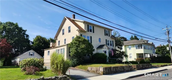 $1,700 | 90 Thames Street, Unit 3, New London, CT 06320