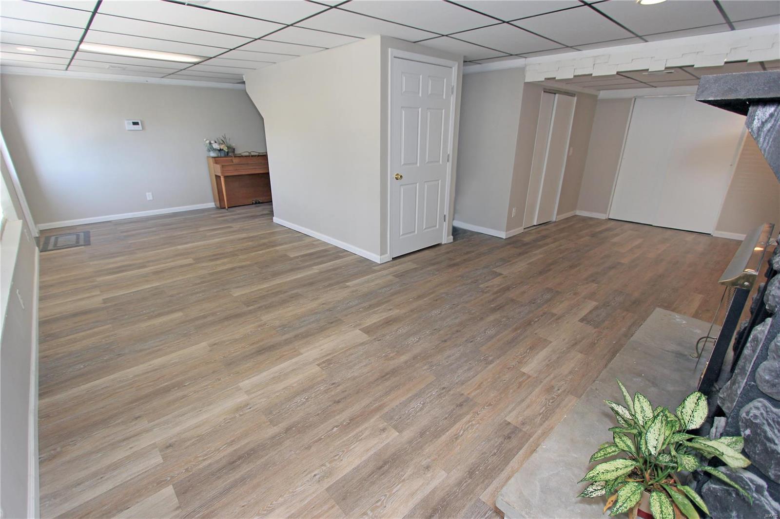10445 Schuessler Road St. Louis, MO 63128 - Photo 32 of 51