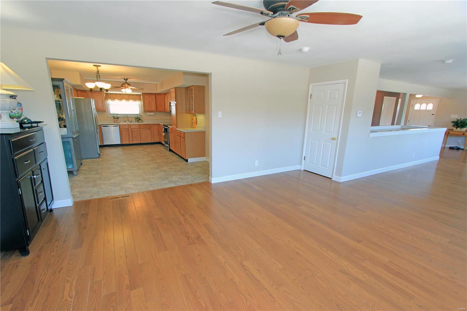 10445 Schuessler Road St. Louis, MO 63128 - Photo 8 of 51