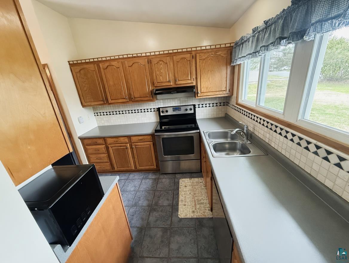 2136 Adirondack Street Duluth, MN 55811 - Photo 7 of 15
