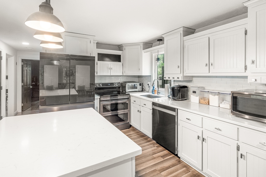 9 Colonial Road Sutton, MA 01590 - Photo 8 of 35