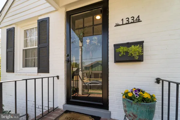 $3,650 | 1334 Bayliss Drive, Alexandria, VA 22302