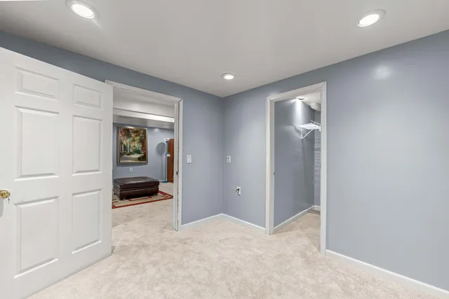 en empty room with closet and a bathroom