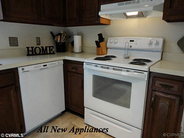 7349 Drexelbrook Road Chesterfield, VA 23832 - Photo 13 of 24 a kitchen with a stove and a refrigerator