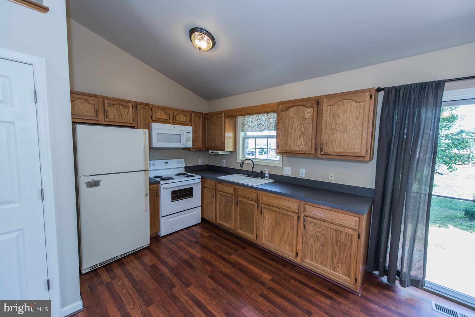 214 Thumper Drive Ranson, WV 25438 - Photo 8 of 30 Kitchen