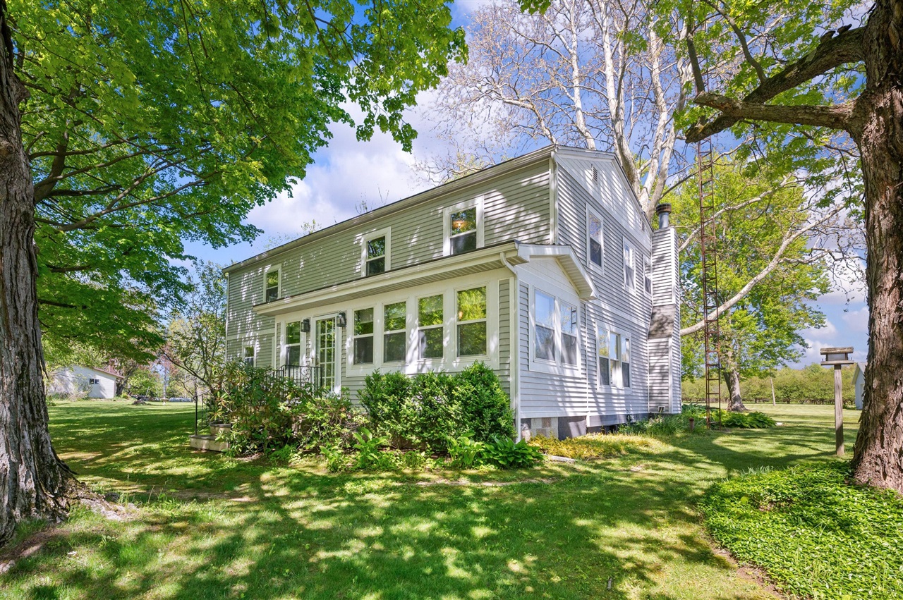 8498 Lake Road Berrien Center, MI 49102 - Photo 4 of 63