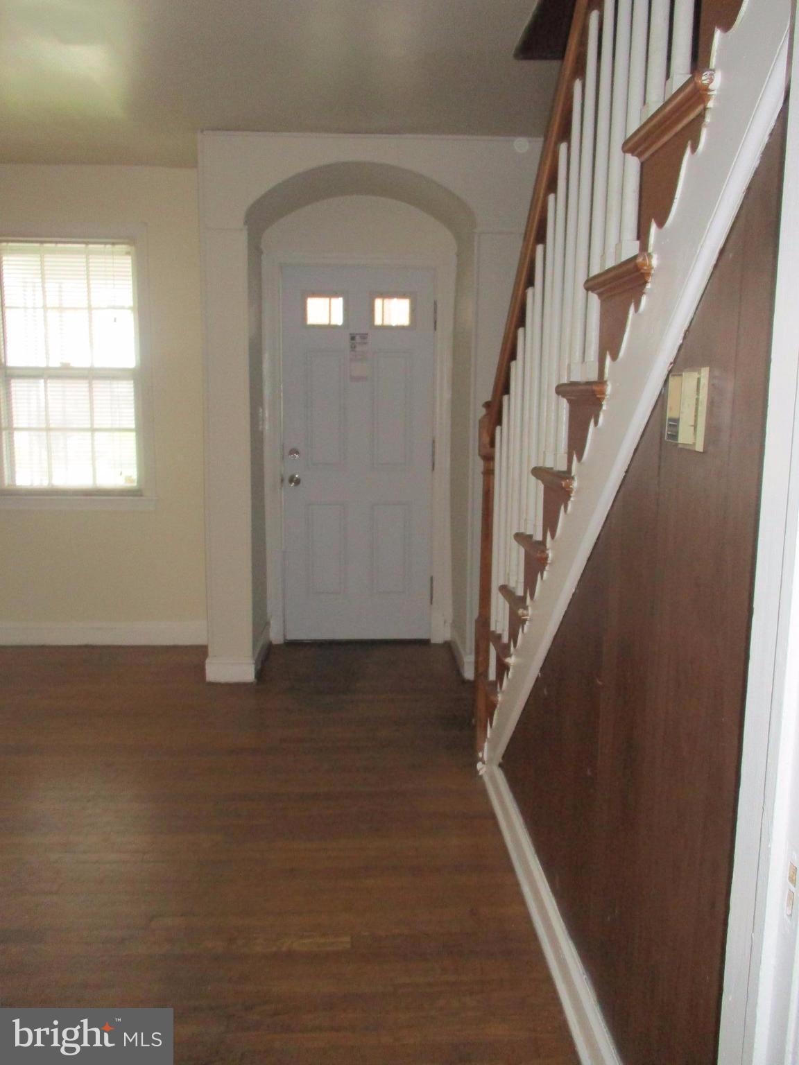 3902 Annellen Road Baltimore, MD 21215 - Photo 2 of 16 Entry