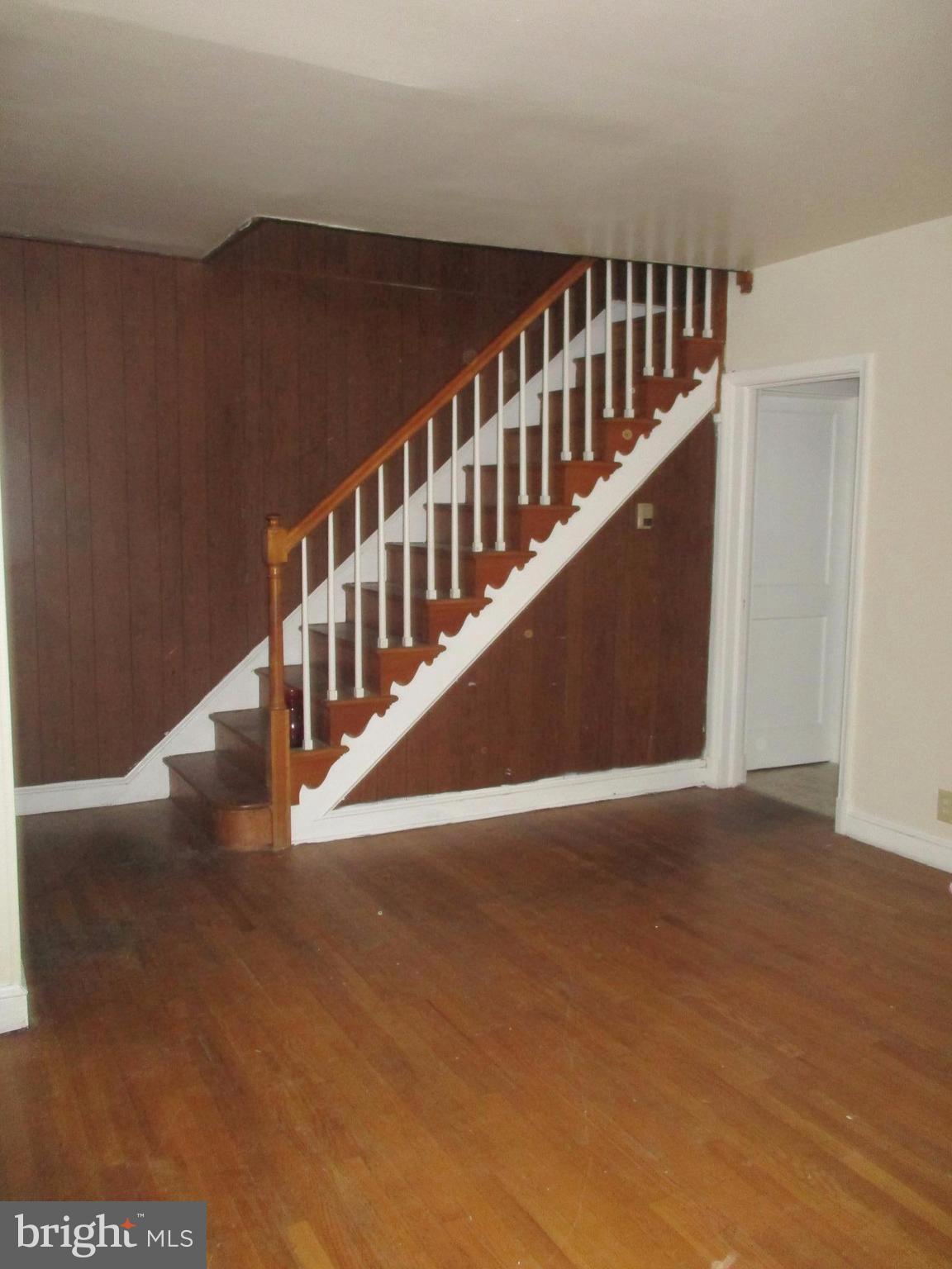 3902 Annellen Road Baltimore, MD 21215 - Photo 3 of 16 Stairs