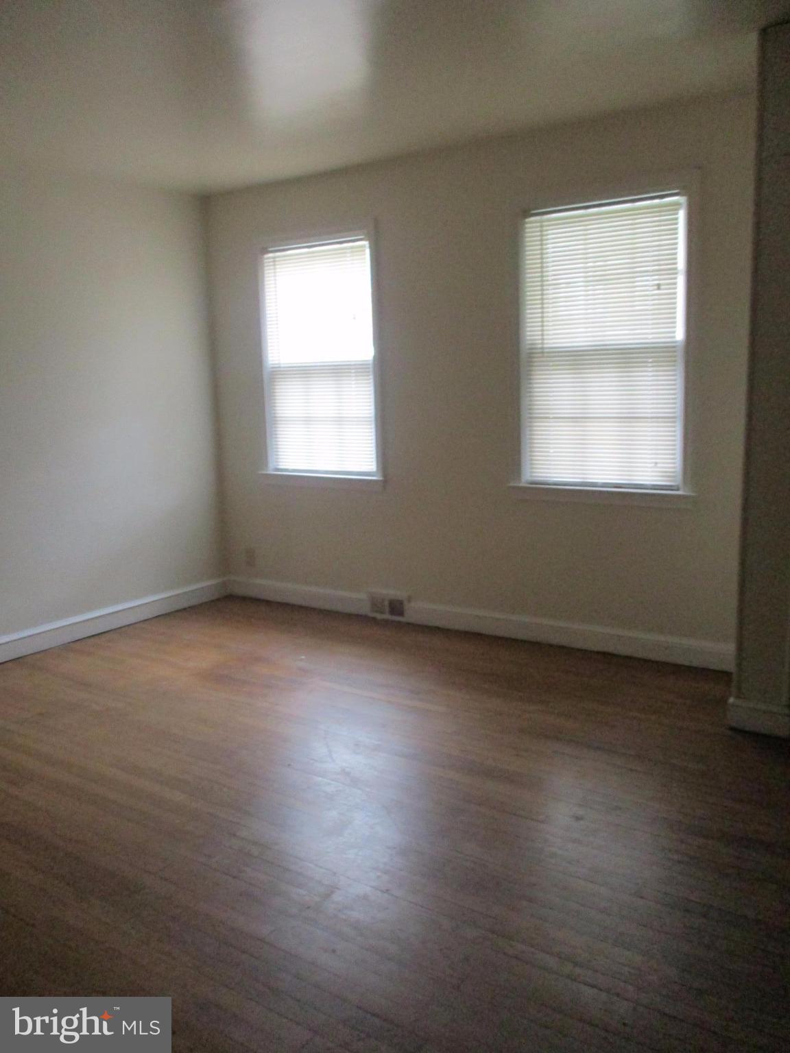 3902 Annellen Road Baltimore, MD 21215 - Photo 5 of 16 Living Room