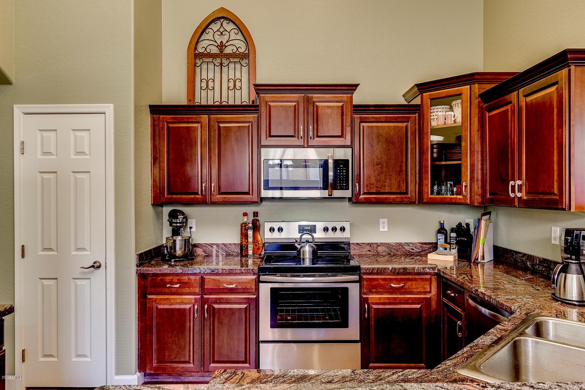 2314 West Beverly Rd. Phoenix, AZ 85041 - Photo 9 of 24 Kitchen