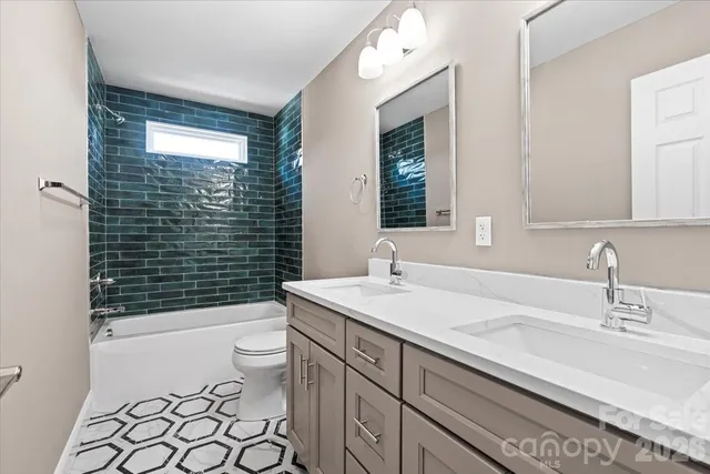 $520,000 | 1033 12th Avenue Drive Northwest, Hickory, NC 28601