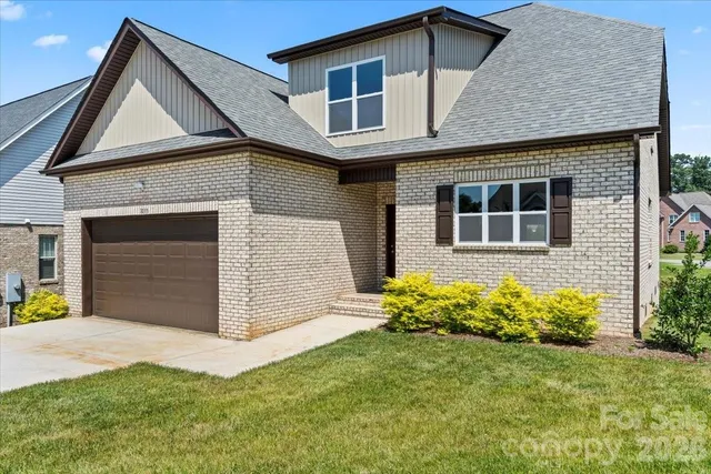 $520,000 | 1033 12th Avenue Drive Northwest, Hickory, NC 28601