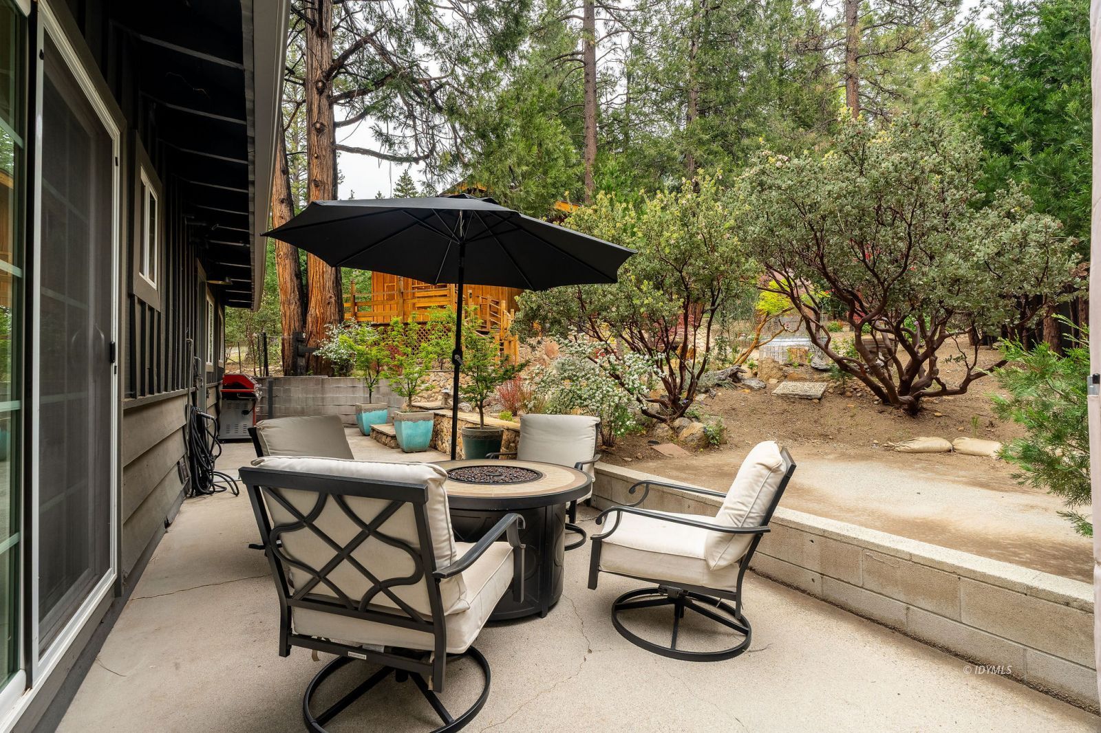 25106 Rim Rock Road Idyllwild, CA 92549 - Photo 33 of 71 a view of backyard of a house with table and chairs
