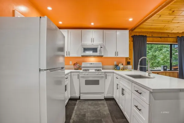 $910,000 | 25106 Rim Rock Road, Idyllwild, CA 92549