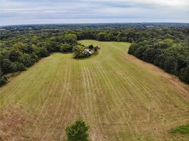 $348,000 | 887 Southeast 771st Road, Windsor, MO 65360