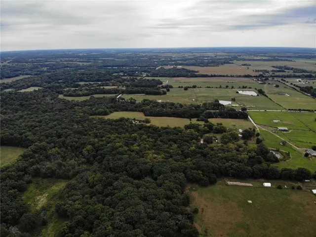 $348,000 | 887 Southeast 771st Road, Windsor, MO 65360