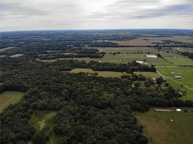 $348,000 | 887 Southeast 771st Road, Windsor, MO 65360